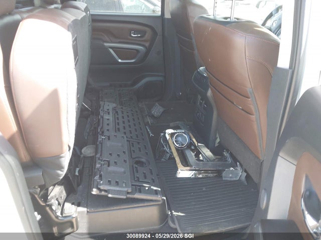 30089924 :رقم المزاد ، 1N6AA1E53JN543405 vin ، 2018 Nissan Titan Sv/sl/pro-4x/plat Res مزاد بيع