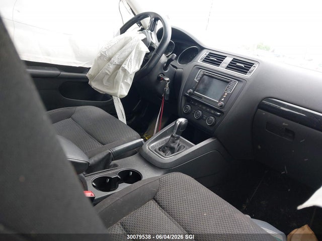 30079538 :رقم المزاد ، 3VWD67AJ9GM398930 vin ، 2016 Volkswagen Jetta Sedan مزاد بيع