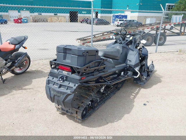 Polaris Titan 800 Adventure 2023 SN1FJE9F4PC252254 Image 4