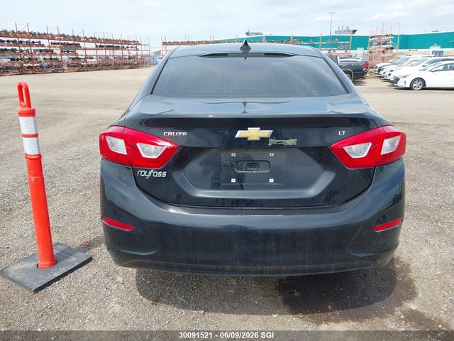 30091521 :رقم المزاد ، 1G1BE5SM0H7142917 vin ، 2017 Chevrolet Cruze مزاد بيع