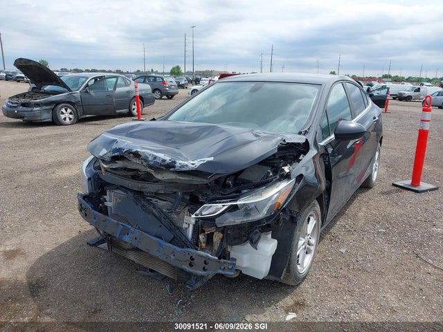 30091521 :رقم المزاد ، 1G1BE5SM0H7142917 vin ، 2017 Chevrolet Cruze مزاد بيع