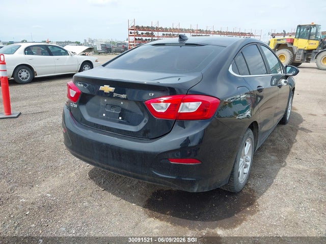 30091521 :رقم المزاد ، 1G1BE5SM0H7142917 vin ، 2017 Chevrolet Cruze مزاد بيع