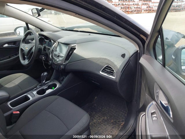 30091521 :رقم المزاد ، 1G1BE5SM0H7142917 vin ، 2017 Chevrolet Cruze مزاد بيع
