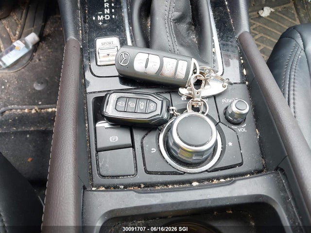 3MZBN1T77JM253109 Mazda 3 SE