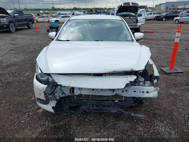 3MZBN1T77JM253109 Mazda 3 SE