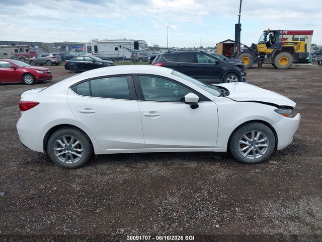 3MZBN1T77JM253109 Mazda 3 SE