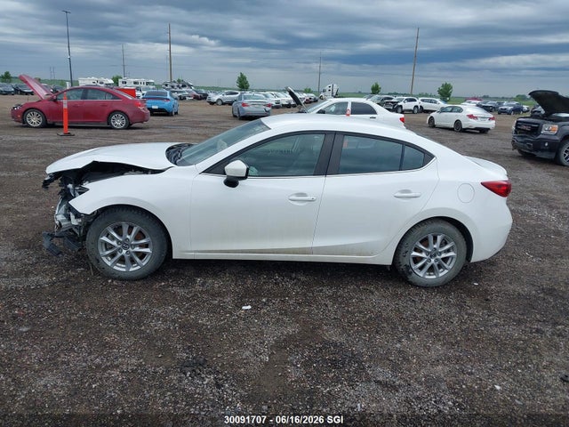 3MZBN1T77JM253109 Mazda 3 SE