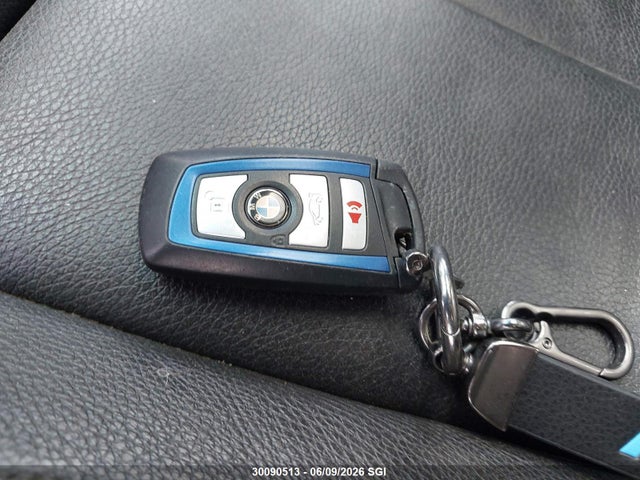 2013 Bmw 3 Series მანქანა იყიდება აუქციონზე, vin: WBA3B9C51DF587974, აუქციონის ნომერი: 30090513