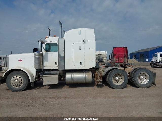 30091453 :رقم المزاد ، 1XPWD49X9AD106445 vin ، 2010 Peterbilt 388 مزاد بيع