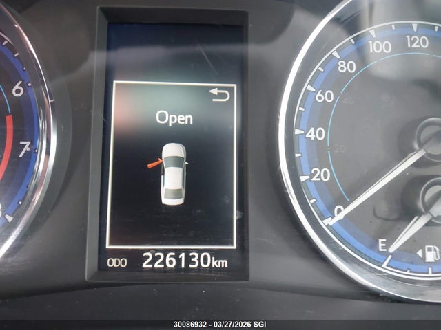 2T1BURHE7JC018536 Toyota COROLLA LE