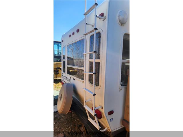 30091965 :رقم المزاد ، 4X4FRLD246D809378 vin ، 2006 Forest River Inc. Rockwood Trailer 30ft مزاد بيع