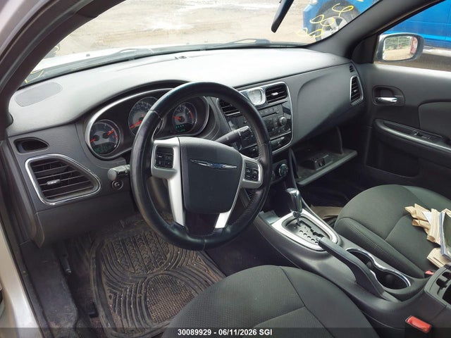 30089929 :رقم المزاد ، 1C3BC1FB7BN591288 vin ، 2011 Chrysler 200 Touring مزاد بيع