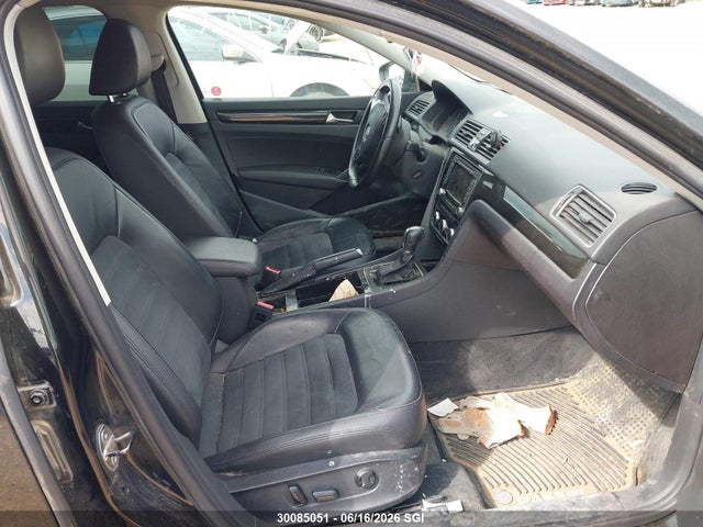 2012 Volkswagen Passat 2.5l Highline მანქანა იყიდება აუქციონზე, vin: 1VWCH7A31CC005389, აუქციონის ნომერი: 30085051