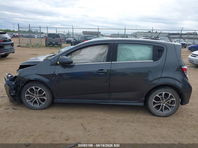 30085198 :رقم المزاد ، 1G1JD6SB3H4162521 vin ، 2017 Chevrolet Sonic Lt Auto مزاد بيع
