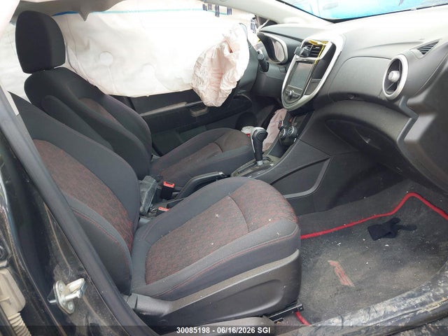 30085198 :رقم المزاد ، 1G1JD6SB3H4162521 vin ، 2017 Chevrolet Sonic Lt Auto مزاد بيع