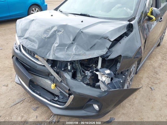30085198 :رقم المزاد ، 1G1JD6SB3H4162521 vin ، 2017 Chevrolet Sonic Lt Auto مزاد بيع