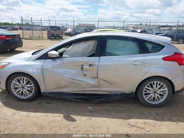 Ford Focus Titanium 2016 1FADP3N27GL277994 Image 13