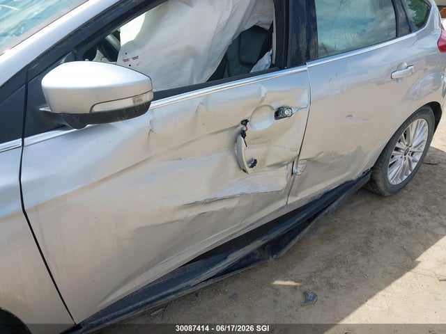 Ford Focus Titanium 2016 1FADP3N27GL277994 Image 6