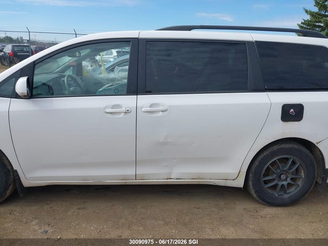 2014 Toyota Sienna Le მანქანა იყიდება აუქციონზე, vin: 5TDKK3DC1ES421271, აუქციონის ნომერი: 30090975