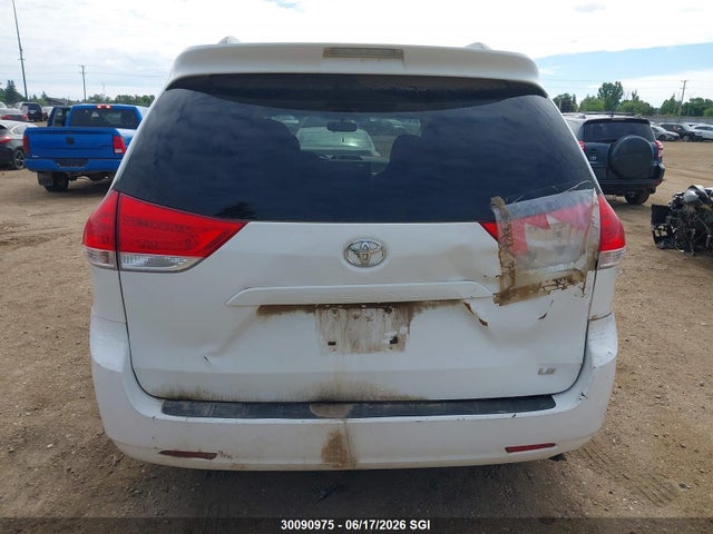 2014 Toyota Sienna Le მანქანა იყიდება აუქციონზე, vin: 5TDKK3DC1ES421271, აუქციონის ნომერი: 30090975