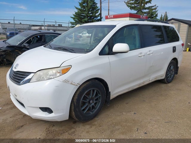 2014 Toyota Sienna Le მანქანა იყიდება აუქციონზე, vin: 5TDKK3DC1ES421271, აუქციონის ნომერი: 30090975