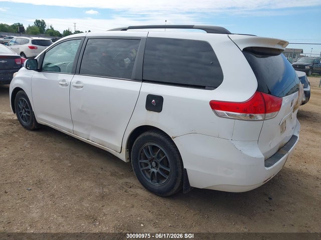 2014 Toyota Sienna Le მანქანა იყიდება აუქციონზე, vin: 5TDKK3DC1ES421271, აუქციონის ნომერი: 30090975