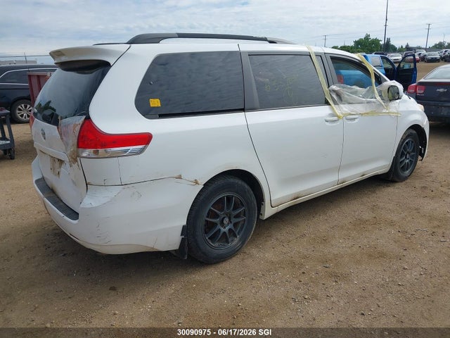 2014 Toyota Sienna Le მანქანა იყიდება აუქციონზე, vin: 5TDKK3DC1ES421271, აუქციონის ნომერი: 30090975
