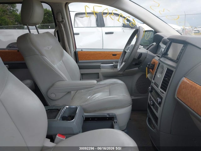 2010 Chrysler Town & Country Limited მანქანა იყიდება აუქციონზე, vin: 2A4RR6DX3AR133635, აუქციონის ნომერი: 30092296