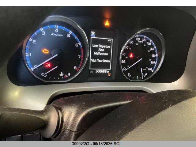 Toyota RAV4 LE 2017 2T3BFREV2HW645613 Image 9