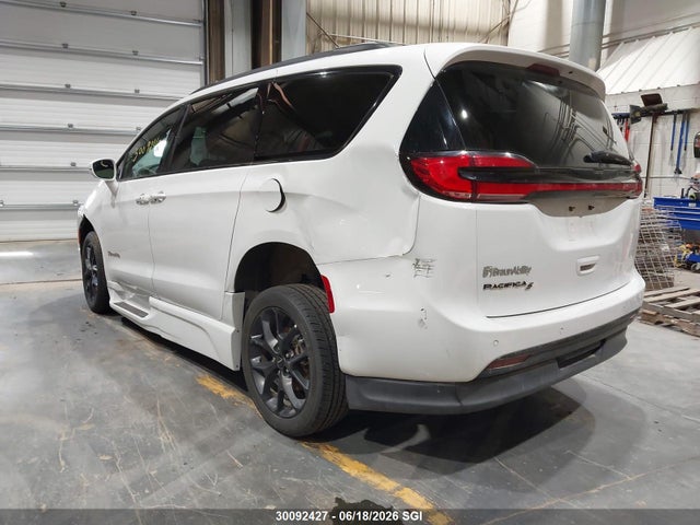 Chrysler Pacifica Touring L 2022 2C4RC1BGXNR122621 Image 3