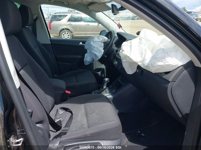 30090870 :رقم المزاد ، WVGJV7AX4GW608715 vin ، 2016 Volkswagen Tiguan Comfort/high/r-line/sp Ed مزاد بيع