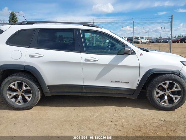 2015 Jeep Cherokee Trailhawk მანქანა იყიდება აუქციონზე, vin: 1C4PJMBS4FW724068, აუქციონის ნომერი: 30091536