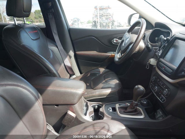 2015 Jeep Cherokee Trailhawk მანქანა იყიდება აუქციონზე, vin: 1C4PJMBS4FW724068, აუქციონის ნომერი: 30091536