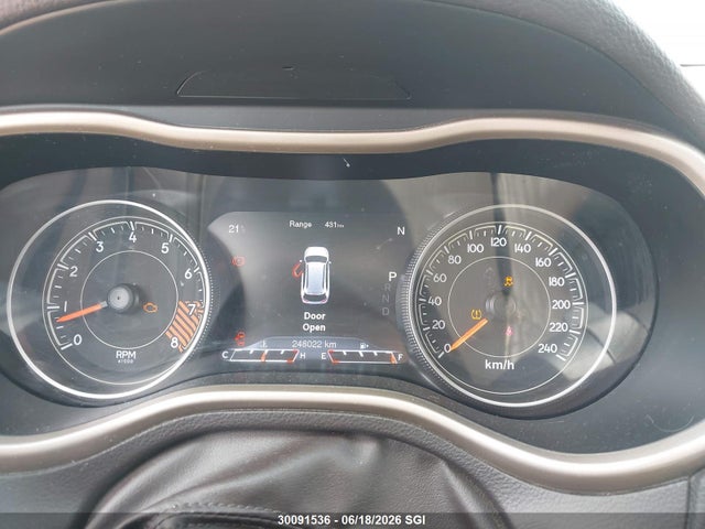 2015 Jeep Cherokee Trailhawk მანქანა იყიდება აუქციონზე, vin: 1C4PJMBS4FW724068, აუქციონის ნომერი: 30091536