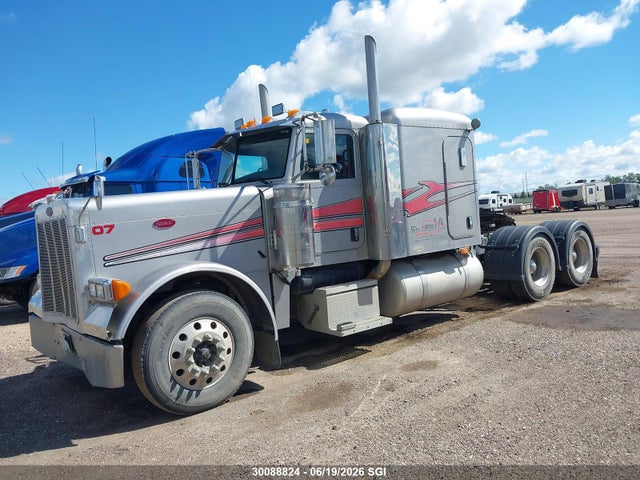 30088824 :رقم المزاد ، 1XP5DU9X47N658157 vin ، 2007 Peterbilt 379 مزاد بيع