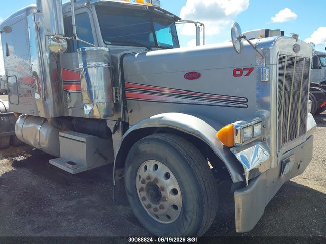 30088824 :رقم المزاد ، 1XP5DU9X47N658157 vin ، 2007 Peterbilt 379 مزاد بيع