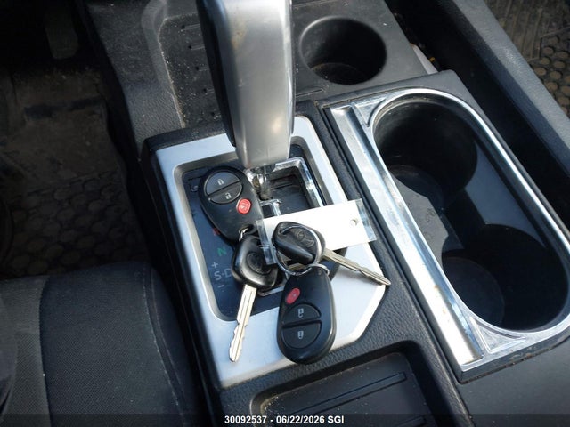 30092537 :رقم المزاد ، 5TFDY5F10HX608093 vin ، 2017 Toyota Tundra Crewmax Sr5/trd Pro مزاد بيع