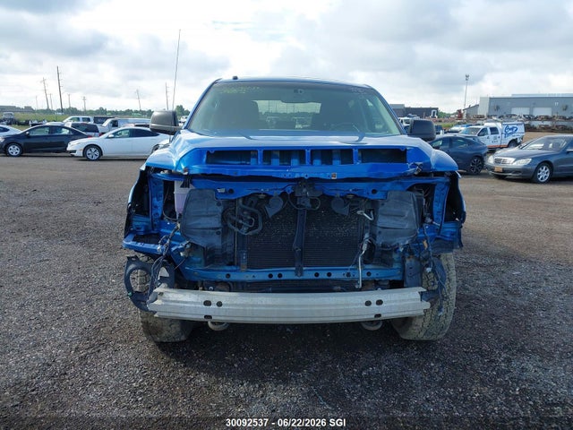 30092537 :رقم المزاد ، 5TFDY5F10HX608093 vin ، 2017 Toyota Tundra Crewmax Sr5/trd Pro مزاد بيع