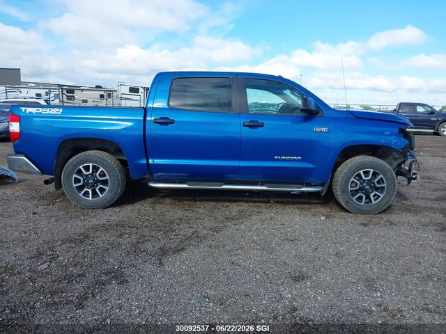 30092537 :رقم المزاد ، 5TFDY5F10HX608093 vin ، 2017 Toyota Tundra Crewmax Sr5/trd Pro مزاد بيع