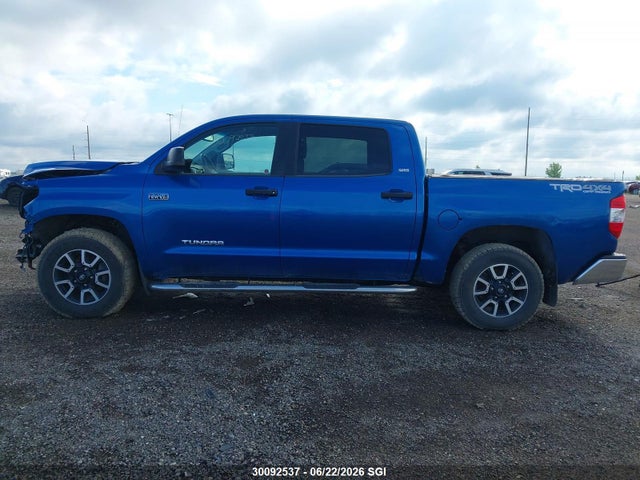 30092537 :رقم المزاد ، 5TFDY5F10HX608093 vin ، 2017 Toyota Tundra Crewmax Sr5/trd Pro مزاد بيع