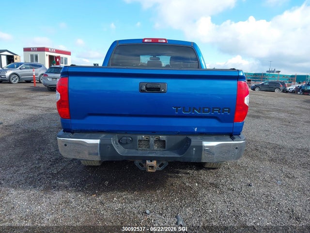 30092537 :رقم المزاد ، 5TFDY5F10HX608093 vin ، 2017 Toyota Tundra Crewmax Sr5/trd Pro مزاد بيع