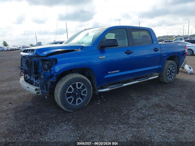 30092537 :رقم المزاد ، 5TFDY5F10HX608093 vin ، 2017 Toyota Tundra Crewmax Sr5/trd Pro مزاد بيع