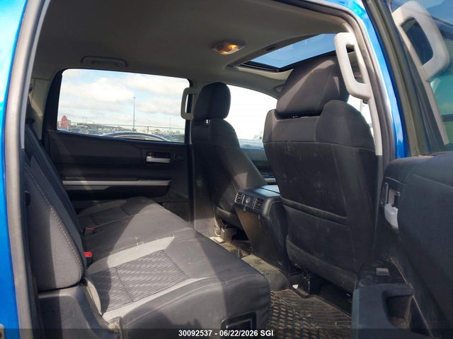 30092537 :رقم المزاد ، 5TFDY5F10HX608093 vin ، 2017 Toyota Tundra Crewmax Sr5/trd Pro مزاد بيع