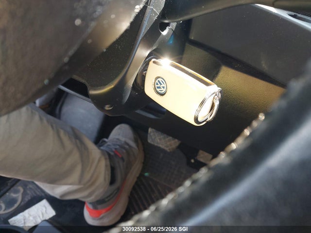 30092538 :رقم المزاد ، 3VWSW21C98M518898 vin ، 2008 Volkswagen New Beetle 2.5l مزاد بيع