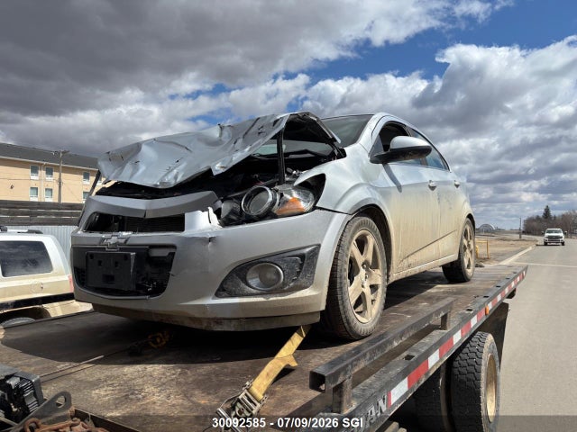 Chevrolet SONIC LT 2015 1G1JC5SH8F4190183 Image 2