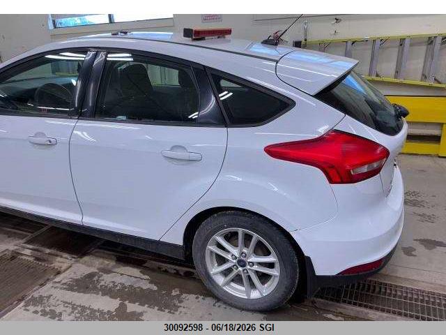 Ford FOCUS SE 2015 1FADP3K26FL308798 Image 2
