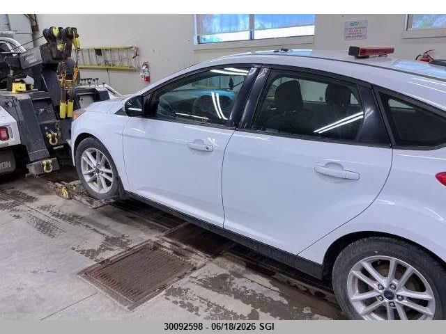 Ford FOCUS SE 2015 1FADP3K26FL308798 Image 4
