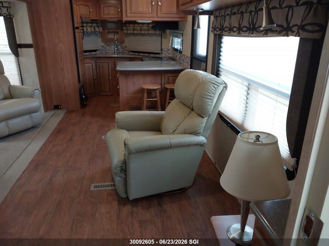 30092605 :رقم المزاد ، 4X4TFLF2XF1865433 vin ، 2015 Forest River Inc. Flagstaff 30wfkss مزاد بيع