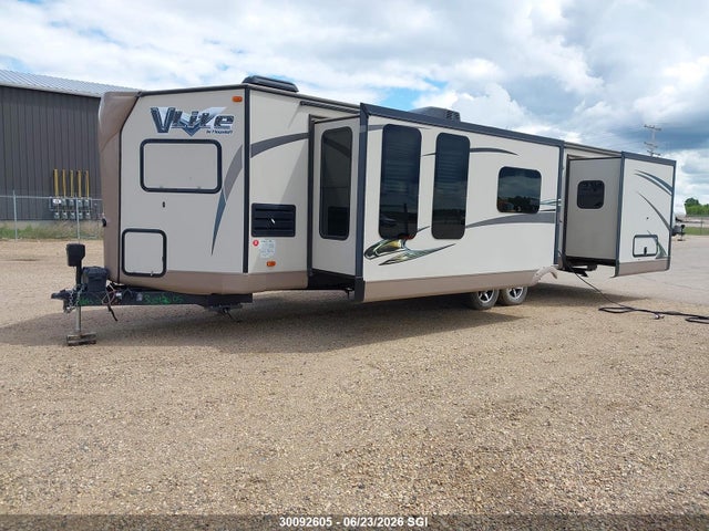 30092605 :رقم المزاد ، 4X4TFLF2XF1865433 vin ، 2015 Forest River Inc. Flagstaff 30wfkss مزاد بيع
