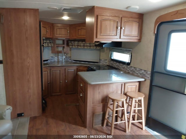 30092605 :رقم المزاد ، 4X4TFLF2XF1865433 vin ، 2015 Forest River Inc. Flagstaff 30wfkss مزاد بيع